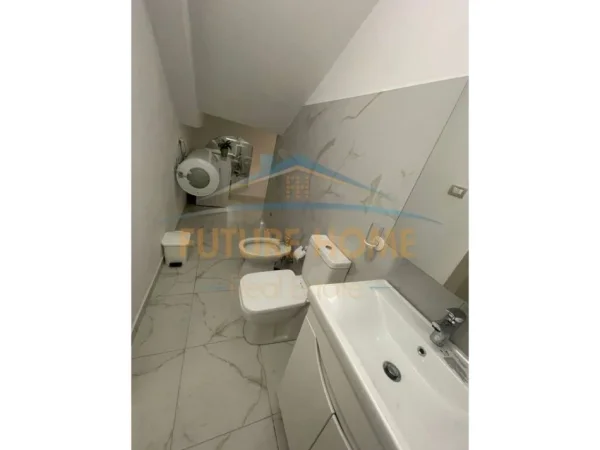 Tirane, jepet me qera apartament 2+1 Kati 1, 83 m² 350 € (Rruga e Teleferikut , Përballë Fizikës Bërthamore, Fresk.)