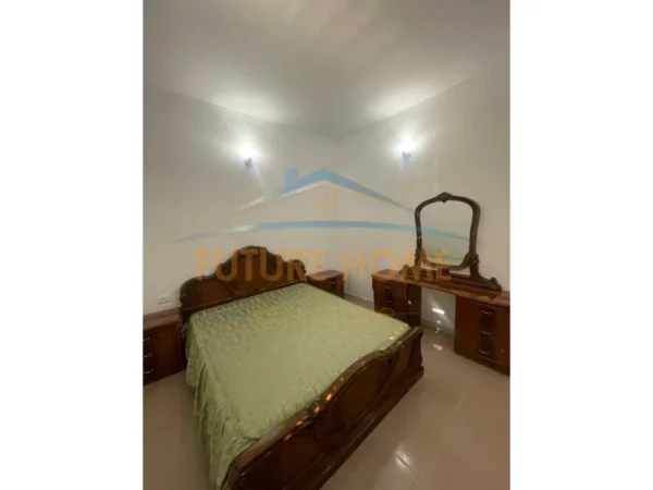 Tirane, jepet me qera apartament 2+1 Kati 1, 83 m² 350 € (Rruga e Teleferikut , Përballë Fizikës Bërthamore, Fresk.)