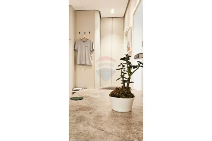 Tirane, shitet apartament 1+1 Kati 5, 60 m² 235.000 € (Shitet Apartament 1 +1 - Bllok.)