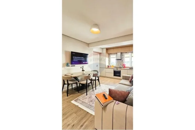 Tirane, shitet apartament 1+1 Kati 5, 60 m² 235.000 € (Shitet Apartament 1 +1 - Bllok.)