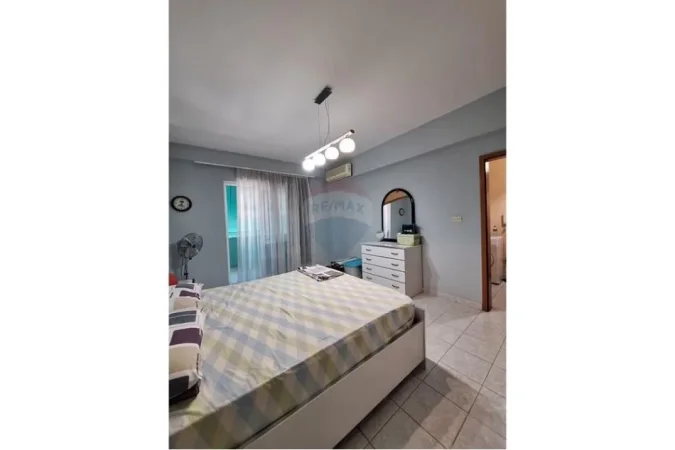 Tirane, shitet 1+1 , 60 m² 130.000 € (APARTAMENT 1+1 PER SHITJE PRANE PETRO NINIT)