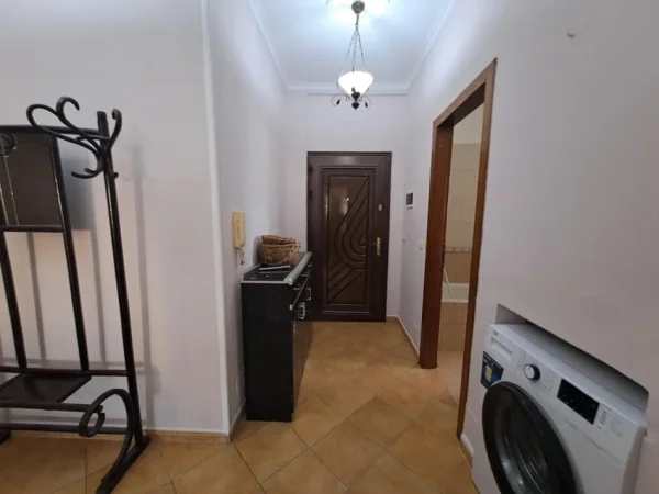 Tirane, jepet me qera apartament 2+1+Ballkon Kati 5, 80 m² 600 € (9 kateshet, prane prokurorise)