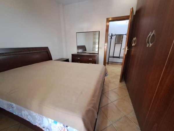 Tirane, jepet me qera apartament 2+1+Ballkon Kati 5, 80 m² 600 € (9 kateshet, prane prokurorise)