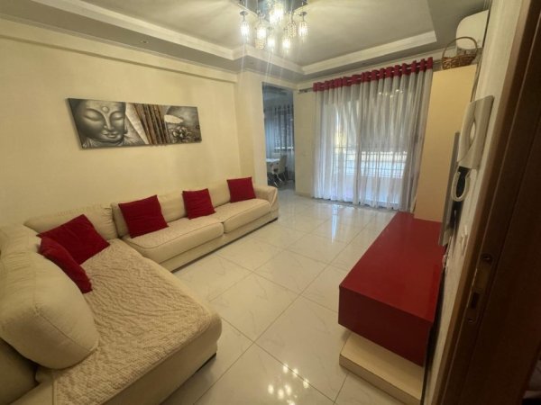 Tirane, jepet me qera apartament 2+1+Ballkon Kati 3, 105 m² 500 € (RRUGA 5 MAJI)