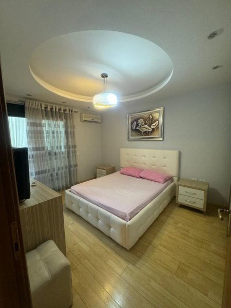Tirane, jepet me qera apartament 2+1+Ballkon Kati 3, 105 m² 500 € (RRUGA 5 MAJI)