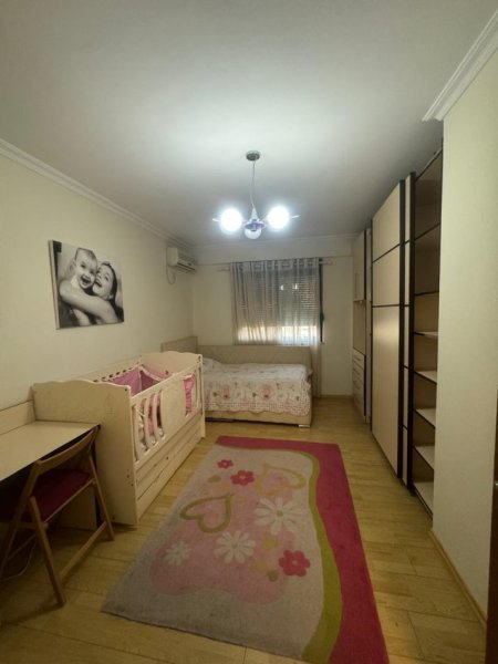 Tirane, jepet me qera apartament 2+1+Ballkon Kati 3, 105 m² 500 € (RRUGA 5 MAJI)