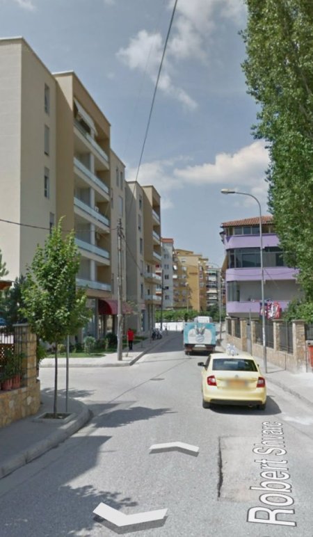 Tirane, jepet me qera apartament 2+1+Ballkon Kati 8, 90 m² 450 € (KOMUNA E PARISIT)