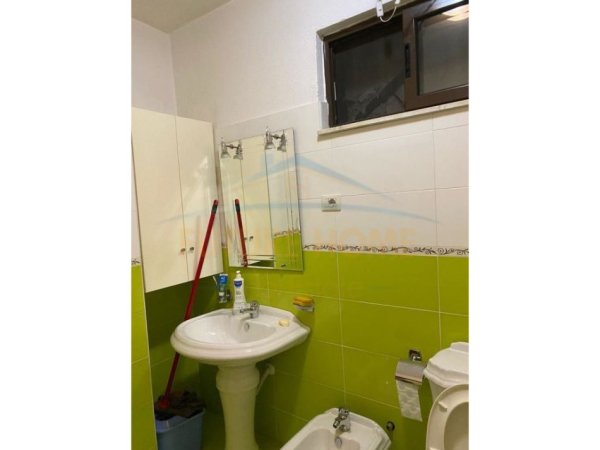 Tirane, jepet me qera apartament 2+1+Ballkon Kati 5, 102 m² 550 € (Rruga Mine Peza)