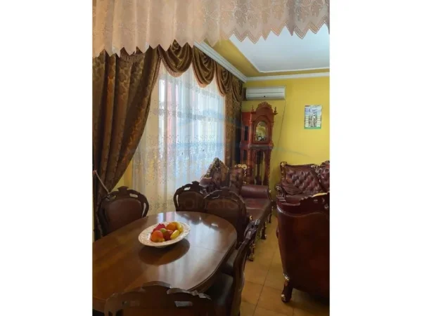 Tirane, jepet me qera apartament 2+1+Ballkon Kati 5, 102 m² 550 € (Rruga Mine Peza)