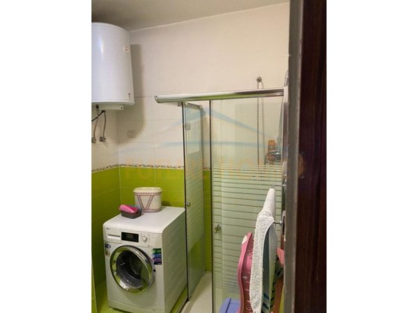 Tirane, jepet me qera apartament 2+1+Ballkon Kati 5, 102 m² 550 € (Rruga Mine Peza)