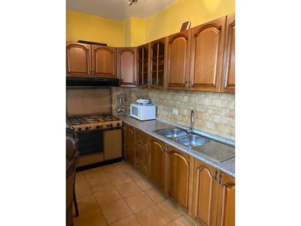 Tirane, jepet me qera apartament 2+1+Ballkon Kati 5, 102 m² 550 € (Rruga Mine Peza)