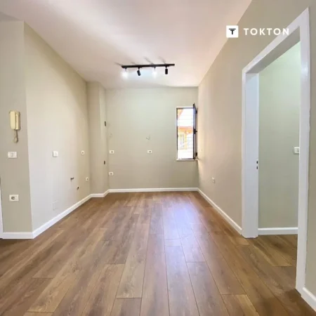 Tirane, shitet apartament 2+1+Ballkon Kati 5, 90 m² 185.000 € (Pazari i ri)