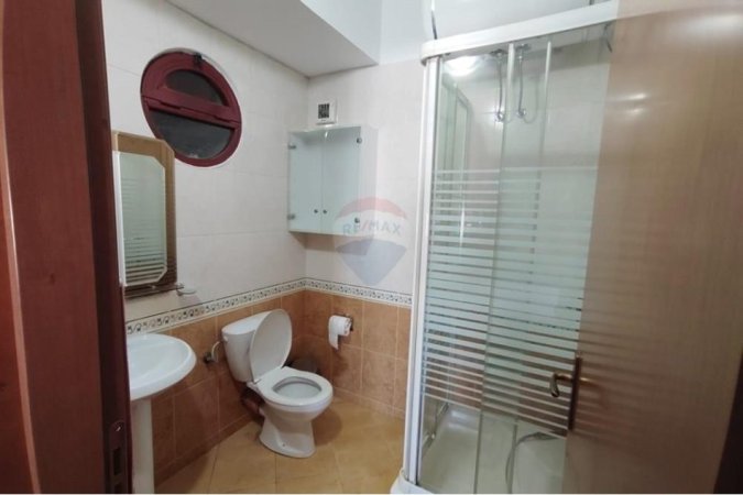 Tirane, jepet me qera apartament 2+1 Kati 7, 106 m² 650 € (21 Dhjetori)