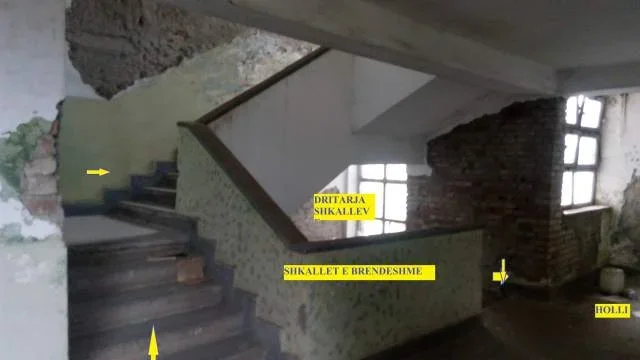 Elbasan,Shitet Ndërtesë 5-Katëshe,Sip.Truall+Lulishte 7000 m², sip. ndërtuar  2'550m², Cmimi 2-milionë euro, përshtatshme për shkolle, spital, institucione, konvikt,hotel etj, në hyrje të ish-Kombinatin Metalurgjik/ e ndërtesës Njësisë Administrative Bradashesh, 300m nga rrethrrotullimi Bradasheshit