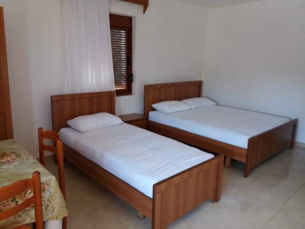 Sarande, jap me qera apartament 1+1 Kati 1, 50 m² 3.500 Leke te reja /nata (Plazhi i Pasqyrave)