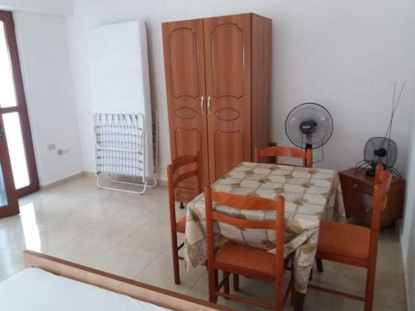 Sarande, jap me qera apartament 1+1 Kati 1, 50 m² 3.500 Leke te reja /nata (Plazhi i Pasqyrave)