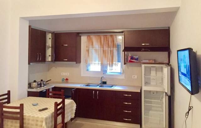 Sarande, jap me qera apartament 1+1+A+BLK Kati 2, 60 m² 30 Euro/nata (Mitat Hoxha)