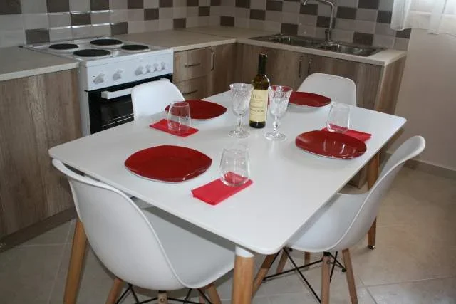 Sarande, jap me qera apartament Kati 2,, 50 m²,, 4.000 L