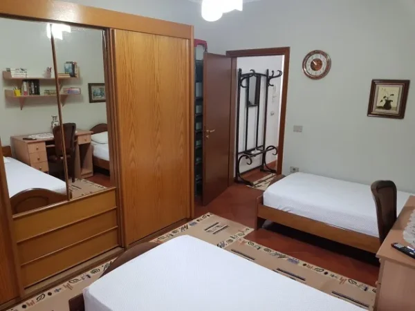 Jepet me qera apartament 2+1+A+BLK Kati 3, 100 m² 700 Euro (Blv. Bajram Curri 296, Berryli)