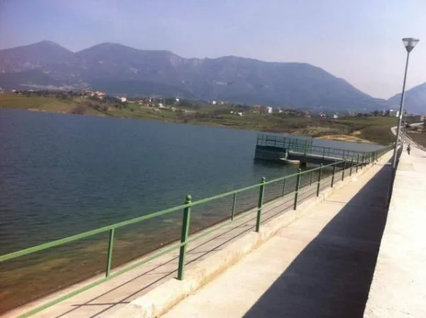 Tirane, Shesim objekt bisnesi 5 katesh, 1.000 m² 570.000 Euro (Farke)