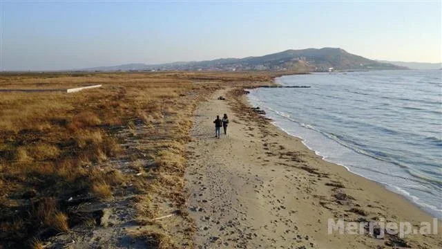 Kavaje, shes truall ne bregdet 220.000 m² 55 Euro (Karpen)