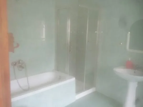 Tirane,Laprake, jap me qera shtepi private 2+1 120 m²+ oborr 120 m2  mobiluar, 40 000 leke , (Sheshi "Shqiponja", prane AMC, Laprake)