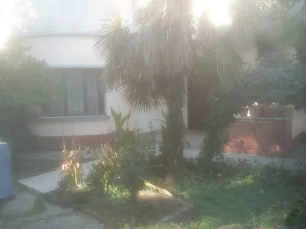 Tirane,Laprake, jap me qera shtepi private 2+1 120 m²+ oborr 120 m2  mobiluar, 40 000 leke , (Sheshi "Shqiponja", prane AMC, Laprake)