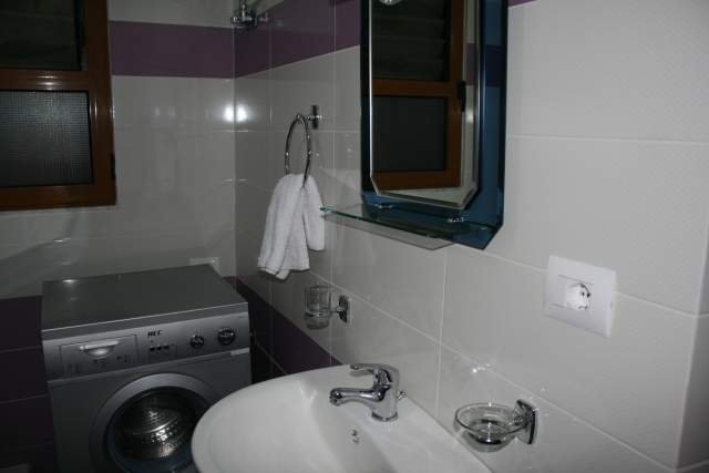 Sarande, jap me qera Penthouse Kati 1, 45 m², 3000L (Rruga"Janaq Kumi")