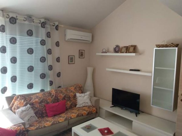 Tirane, jap me qera Apartament Duplex + Garazhd, 110 m² (Liqeni Thate).