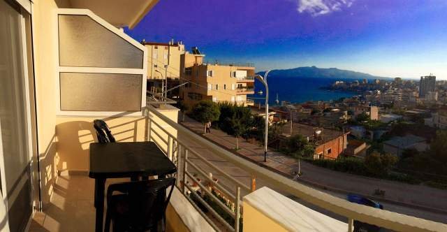 Sarande, jap me qera 3.500 Leke/nata,apartament 1+1+Ballkon pamje nga deti.