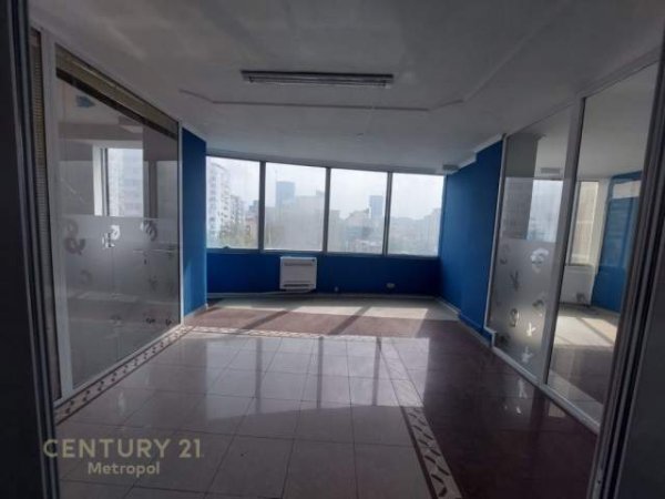 Tirane, jepet me qera zyre Kati 7, 420 m² 2.700 Euro (Ish Stacioni Trenit)