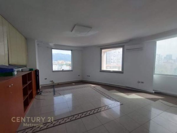 Tirane, jepet me qera zyre Kati 7, 420 m² 2.700 Euro (Ish Stacioni Trenit)