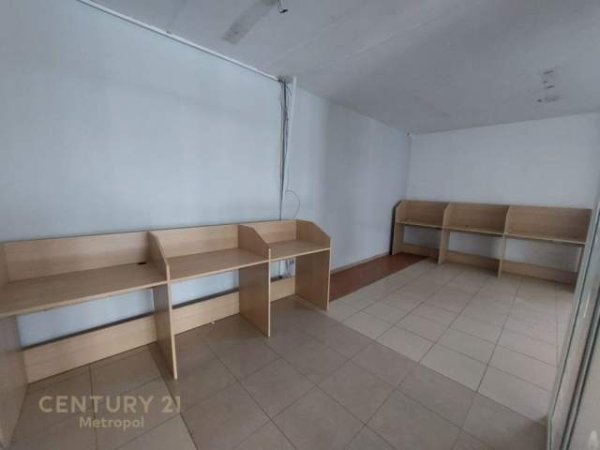 Tirane, jepet me qera zyre Kati 7, 420 m² 2.700 Euro (Ish Stacioni Trenit)