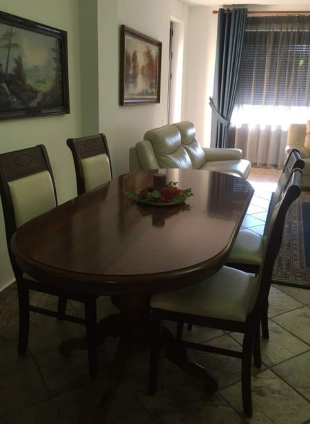 Tirane, jepet me qera apartament 3+1+BLK Kati 6, 157 m² 800 Euro (rr. barrikadave)