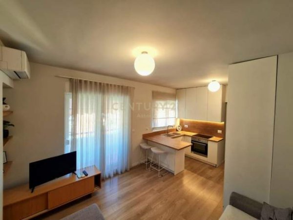Tirane, jepet me qera apartament 1+1+BLK Kati 9, 61 m² 480 Euro (Rr. Barrikadave)