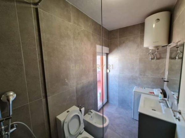 Tirane, jepet me qera apartament 1+1+BLK Kati 9, 61 m² 480 Euro (Rr. Barrikadave)