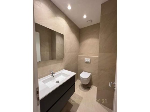 Tirane, jepet me qera apartament 3+1+A Kati 9, 120 m² 2.000 Euro (Deshmoret e Kombit)