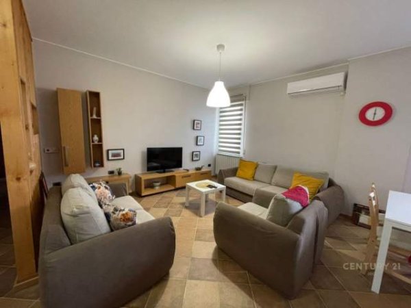 Tirane, jepet me qera apartament 3+1+BLK Kati 5, 130 m² 1.000 Euro (Liqeni i Tiranes)