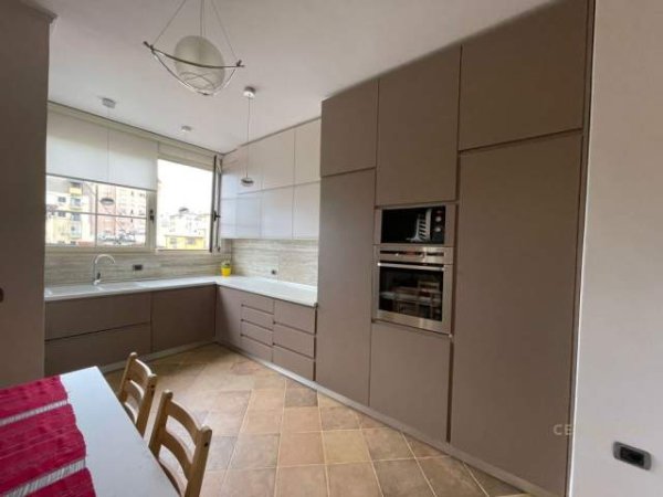 Tirane, jepet me qera apartament 3+1+BLK Kati 5, 130 m² 1.000 Euro (Liqeni i Tiranes)