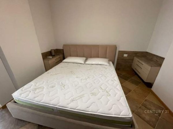 Tirane, jepet me qera apartament 3+1+BLK Kati 5, 130 m² 1.000 Euro (Liqeni i Tiranes)
