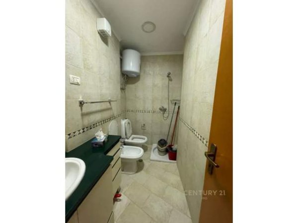 Tirane, jepet me qera apartament 3+1+BLK Kati 5, 1.000 Euro (Liqeni i Tiranes)