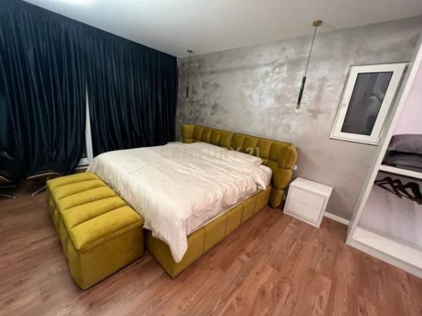 Tirane, jepet me qera apartament 3+1+BLK Kati 10, 200 m² 2.000 Euro (Perball Delijorgjit)