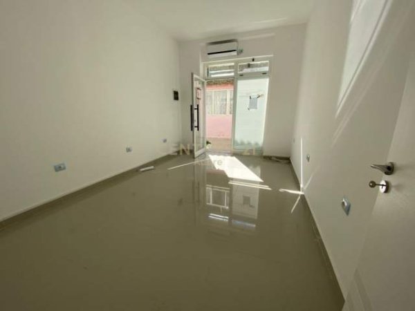 Tirane, jepet me qera ambjent biznesi Kati 0, 45 m² 450 Euro (Vasil Shanto)