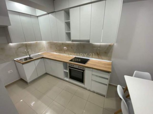 Tirane, jepet me qera apartament 1+1 Kati 1, 60 m² 500 Euro (Perball Delijorgjit)