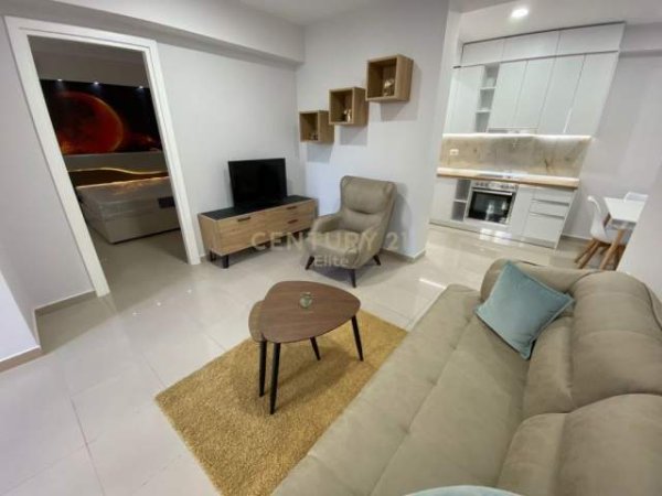 Tirane, jepet me qera apartament 1+1 Kati 1, 60 m² 500 Euro (Perball Delijorgjit)