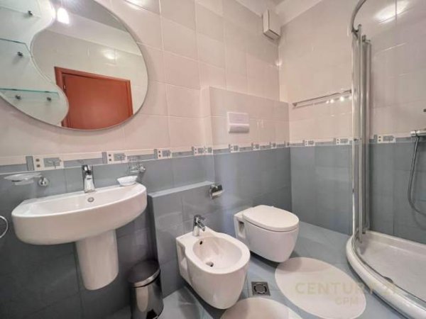 Tirane, jepet me qera apartament 2+1 Kati 6, 105 m² 800 Euro (Rr. Bogdaneve)