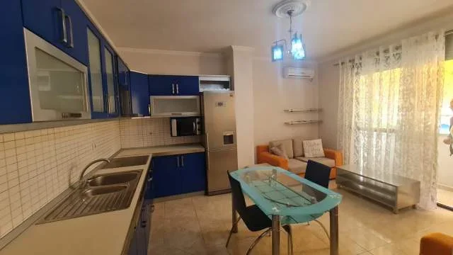 Tirane, jepet me qera apartament 2+1 Kati 4, 70 m² 500 Euro (afer Komisariatit nr.1)