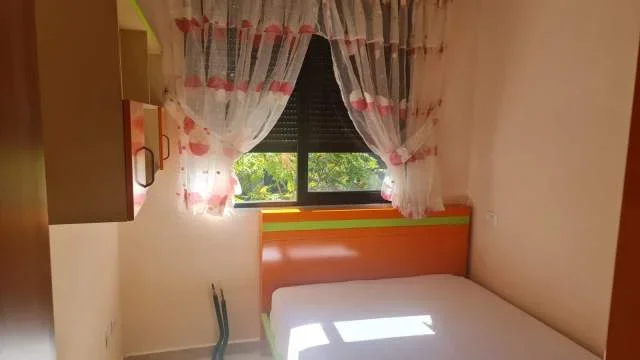 Tirane, jepet me qera apartament 2+1 Kati 4, 70 m² 500 Euro (afer Komisariatit nr.1)
