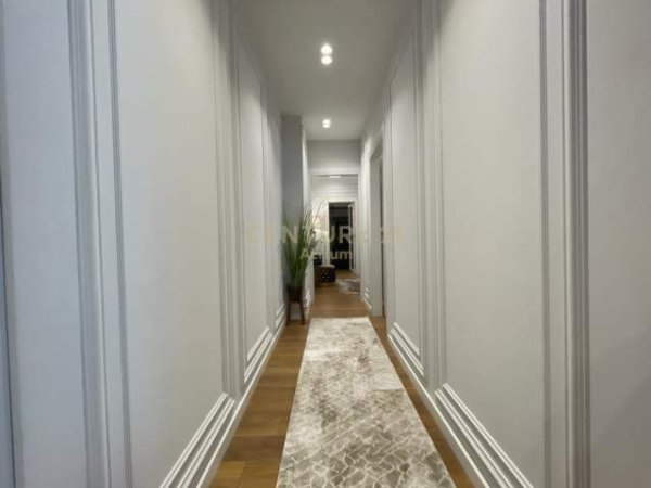Tirane, jepet me qera apartament 2+1+BLK Kati 3, 123 m² 1.000 Euro (Rruga e Barrikadave)