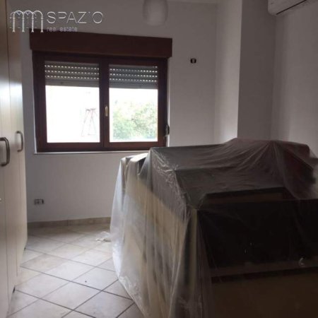 Tirane, jepet me qera apartament 3+1+BLK Kati 3, 160 m² 600 Euro (Rruga ''Qemal Stafa'')